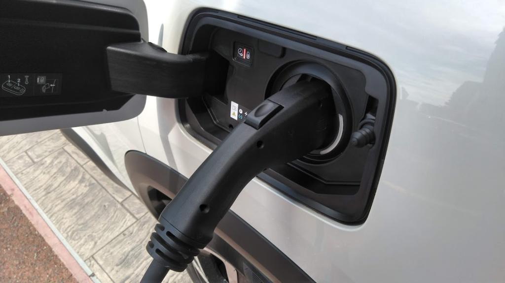 C5AIRCROSS PLUG-IN HYBRIDを充電してみました！